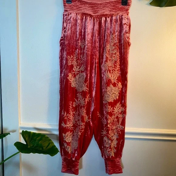 ANTHROPOLOGIE pink velvet joggers - Picture 2 of 8